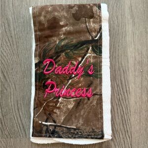 Camo 'Daddy's Princess' Kids burp cloth